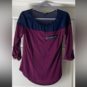 Mid length sleeve navy blue and magenta stripe top